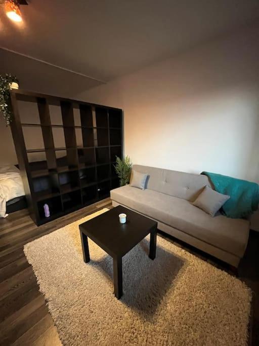Mall Vitan Studio Eveline Bukarest Eksteriør billede